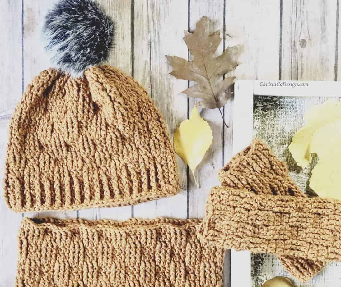picture of hat, gloves and cowl