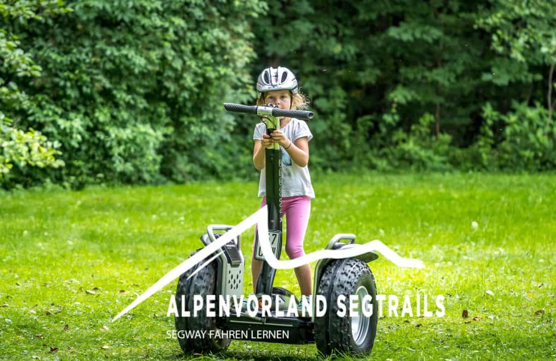 Kind auf Segway