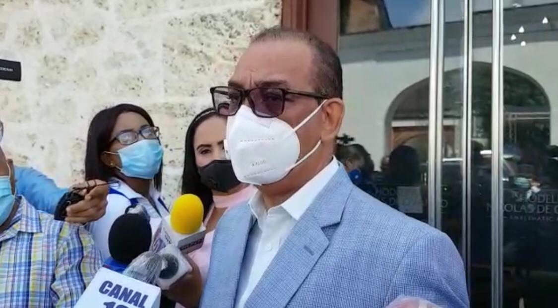 Deligne Ascención dice evaluarán todas las obras autorizadas por el gobierno.