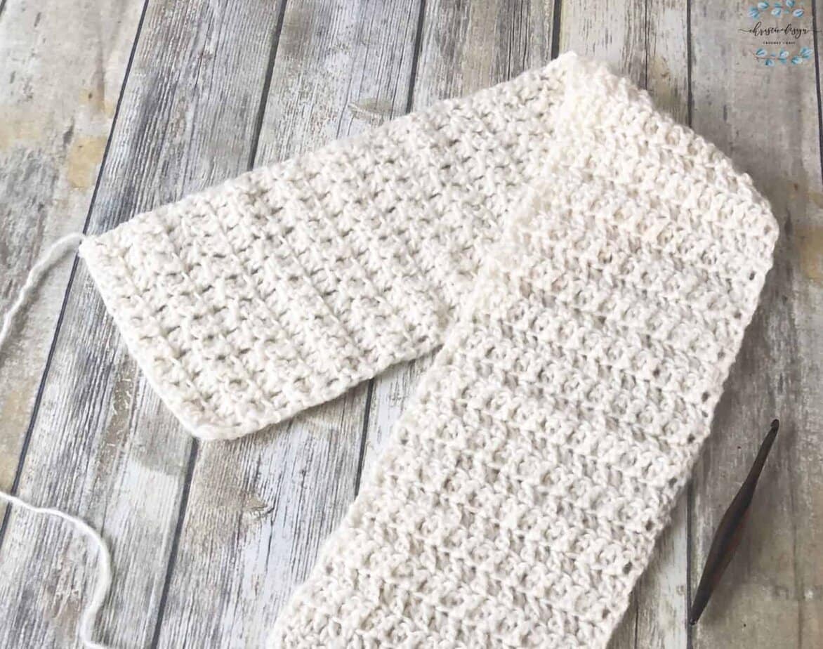 picture of Nebbia scarf laid out flat in progress