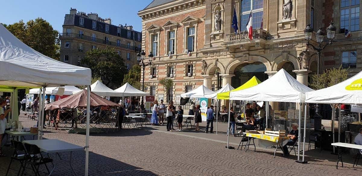 Le parvis de la Mairie du 19ème arrondissement de Paris accueille les acteurs éco-responsables des environs