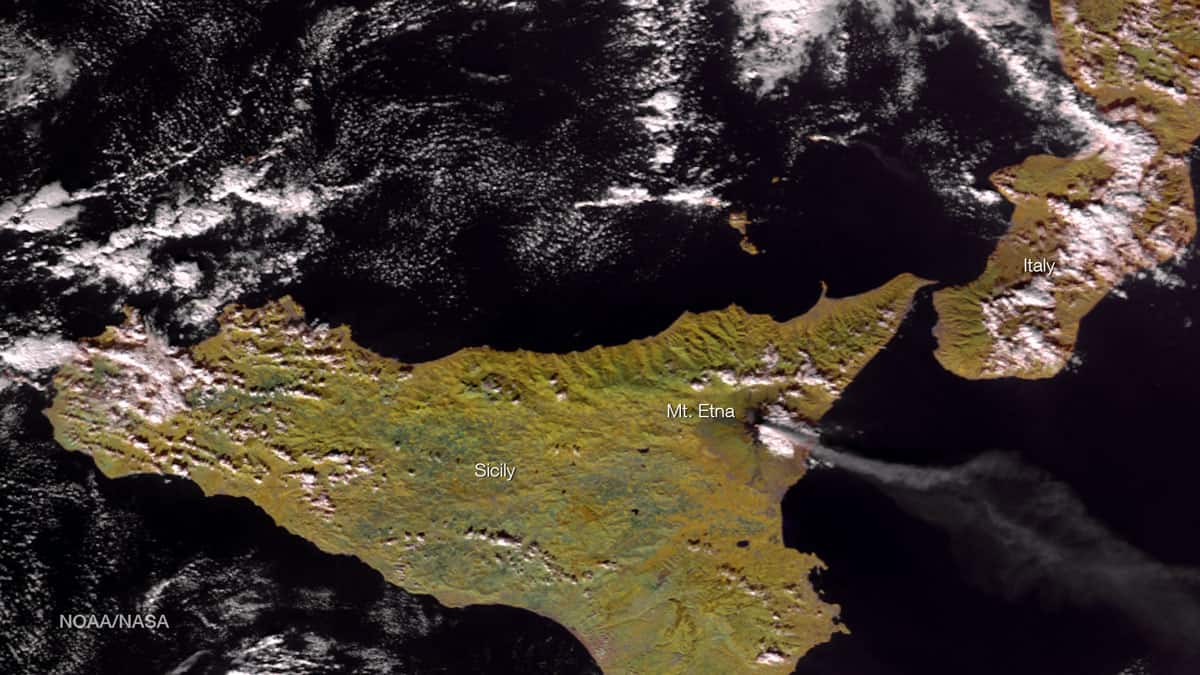 Suomi NPP satellite image of Mount Etna, December 9, 2015. Source: NOAA National Environmental Satellite, Data, and Information Service (NESDIS).