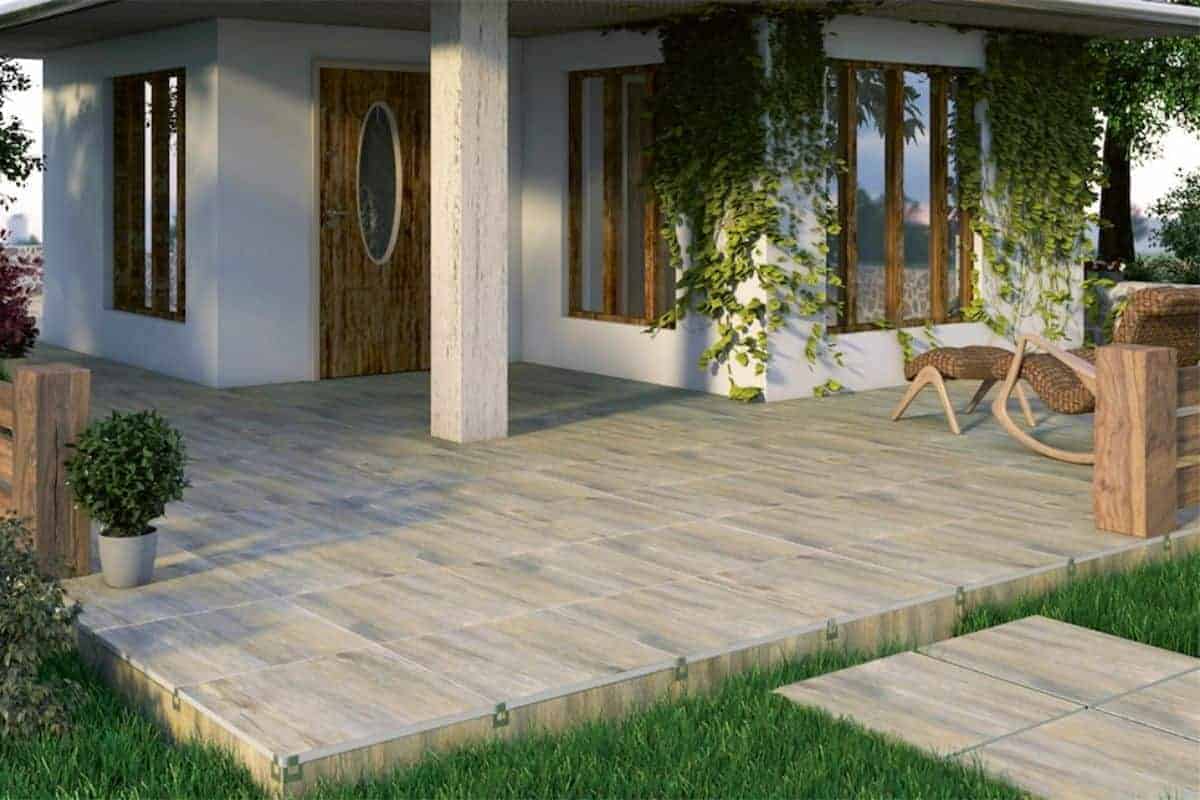 Terrasse mit Platten und Liege