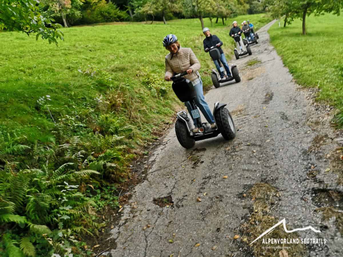 steil bergab fahrend mit dem Segway