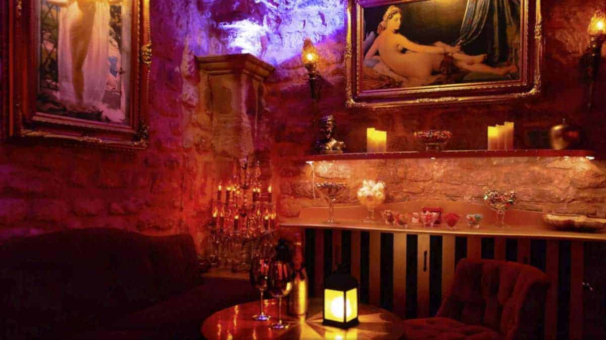 Une soirée au Taken Club, lieu libertin à Paris 4ème Une soirée au Taken Club, lieu libertin à Paris 4ème