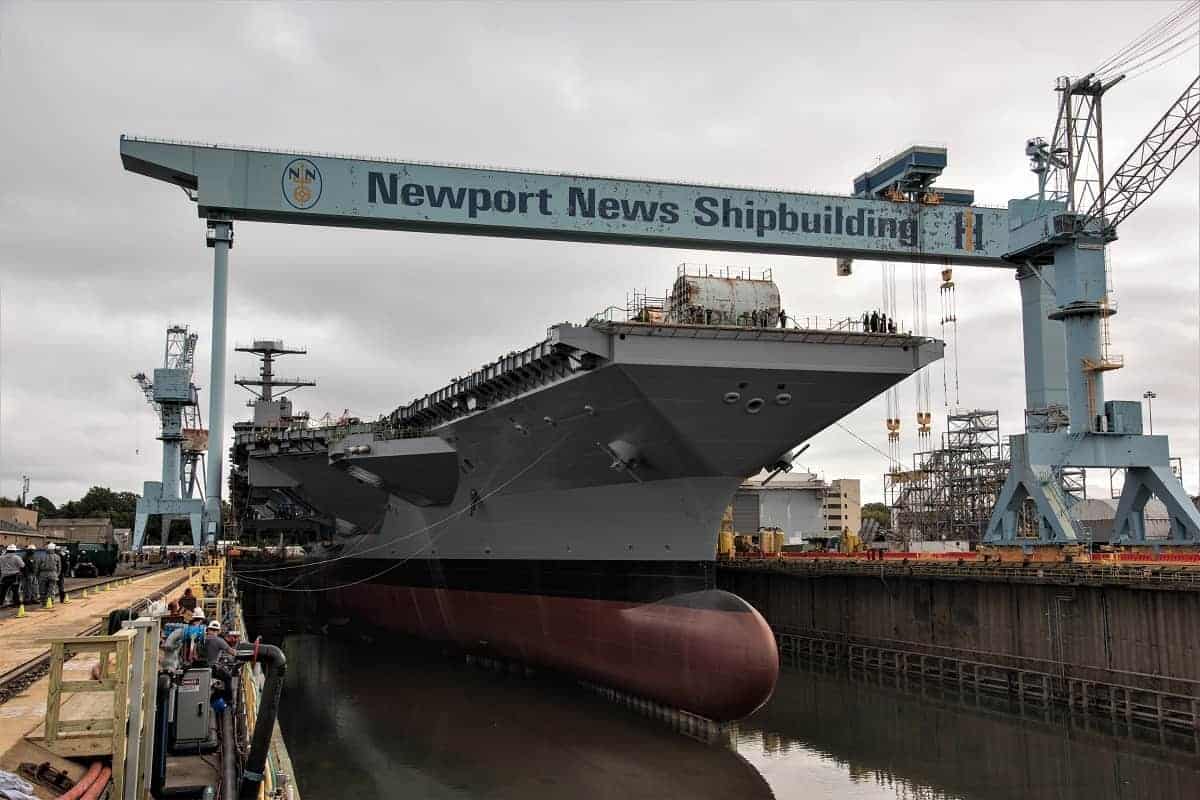 Авіаносець USS John F. Kennedy (CVN 79) під час заповнення сухого доку водою