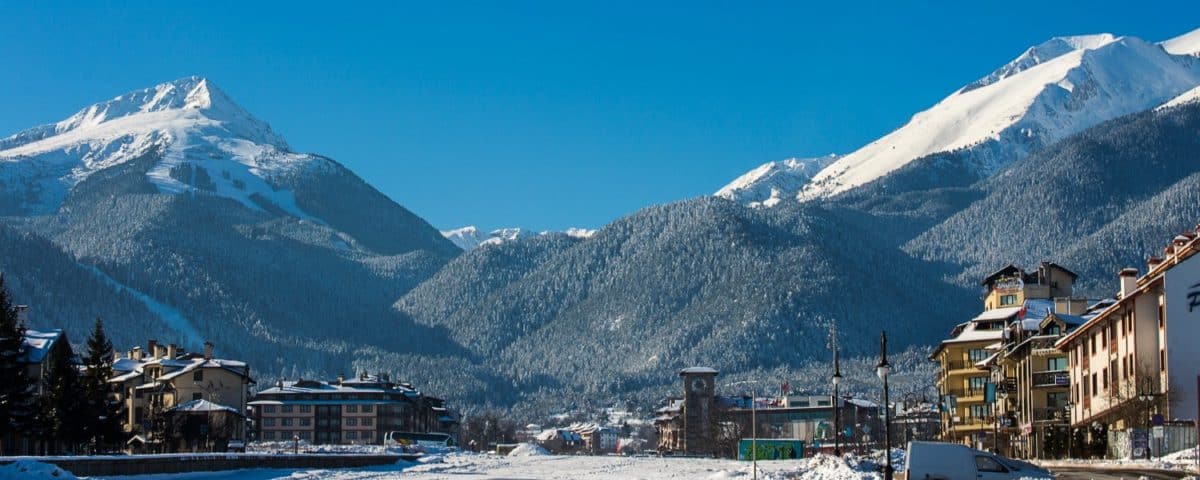 Bansko, con las montañas de Pirin al fondo
