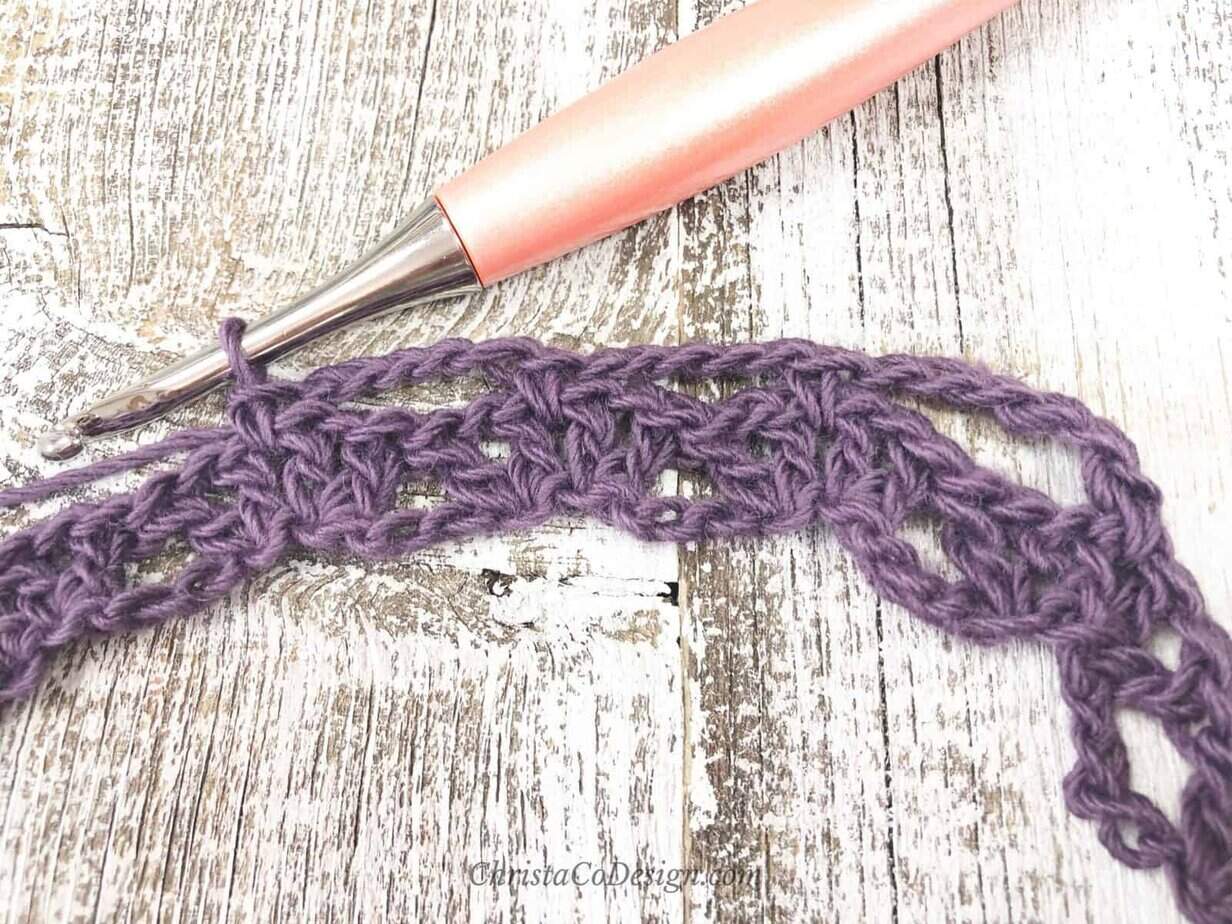 easy crochet lace picture of row 2 in easy lace crochet cowl tutorial