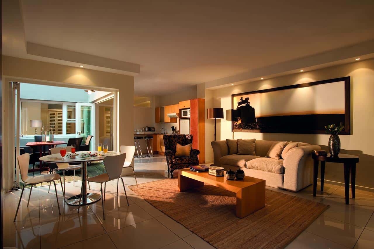 More Quarters Hotel Lounge