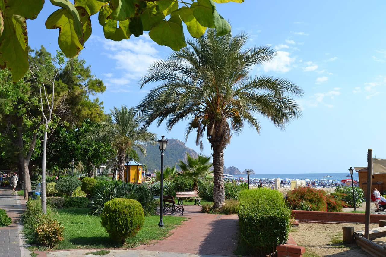 Was gibt es tolleres als bei Sonnenschein an der Promenade zu spazieren dein Side Deal Was gibt es tolleres als bei Sonnenschein an der Promenade zu spazieren dein Side Deal