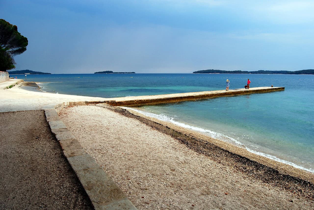 Der Strand in Pula Der Strand in Pula