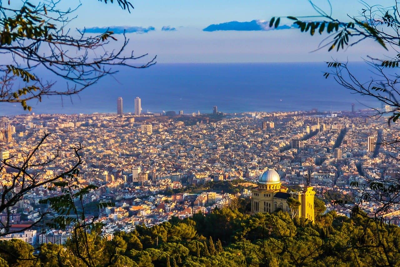 Aussicht auf die Stadt vom Berg Tibidabo Aussicht auf die Stadt vom Berg TibidaboAussicht auf die Stadt vom Berg Tibidabo