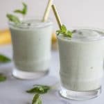Peppermint Detox Smoothie / This veggie based smoothie is packed with nutrients. The perfect meal or snack after overindulging during the holidays!