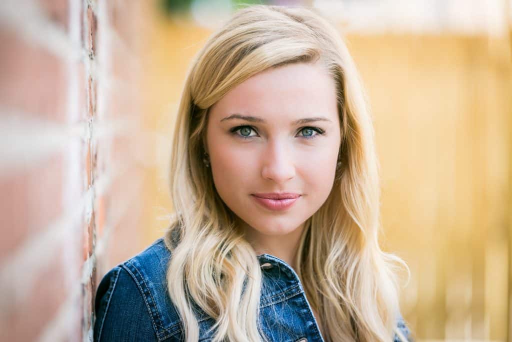Headshot retouching images before and after of a young blond actress