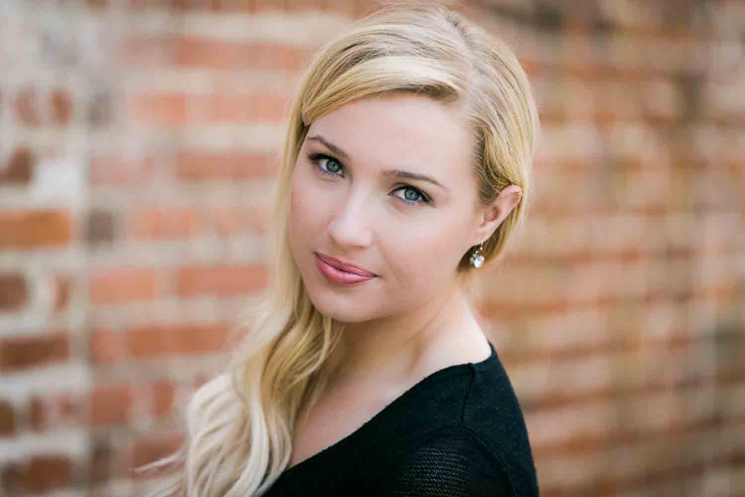 Headshot retouching images before and after of a young blond actress