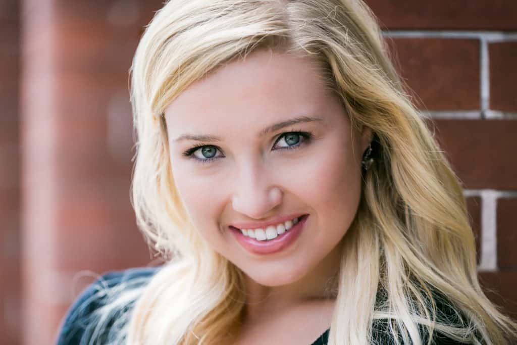 Headshot retouching images before and after of a young blond actress