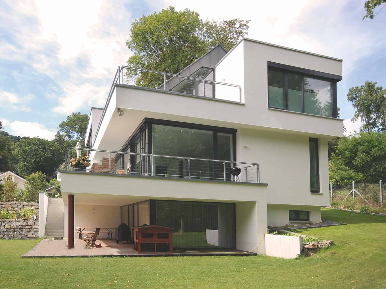 Einfamilienhaus Satteldach moderne Architektur / AVANTECTURE