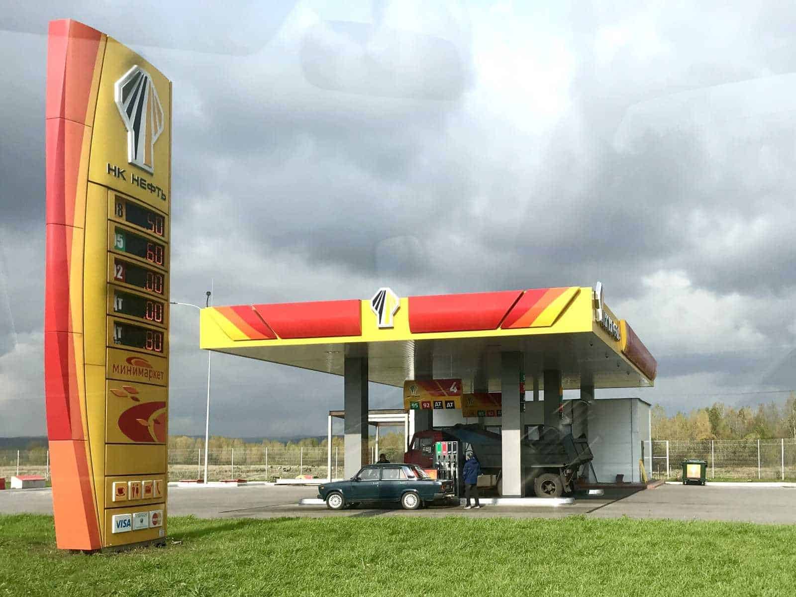 В Алтайском крае обнаружили опасное топливо на четырех автозаправках