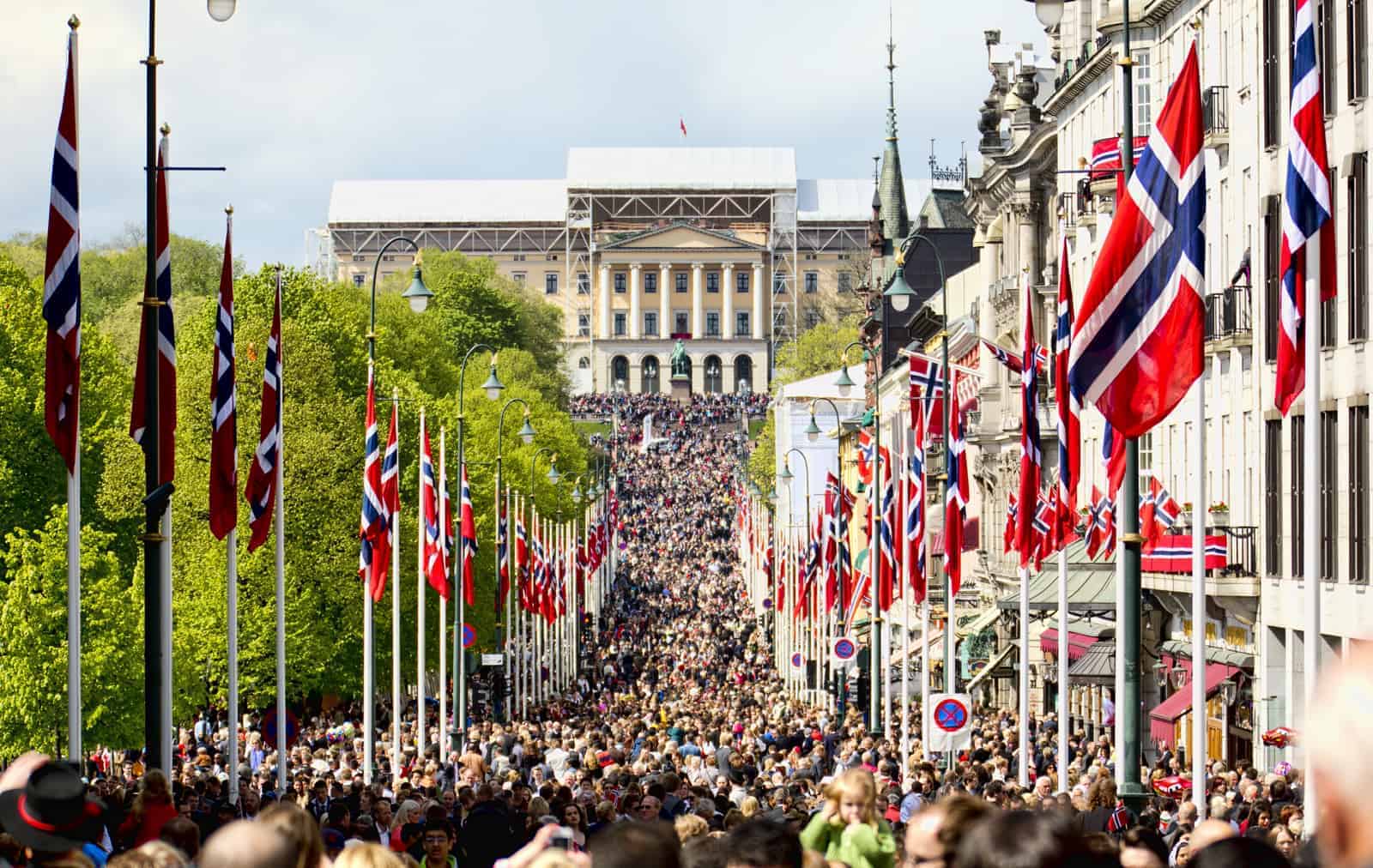 The main street Karl Johan on 17th of May best time to visit Oslo, things to do in Oslo, free things to do in Oslo, things to do in Oslo in every season, oslo in spring, oslo in summer, best things to do in Oslo