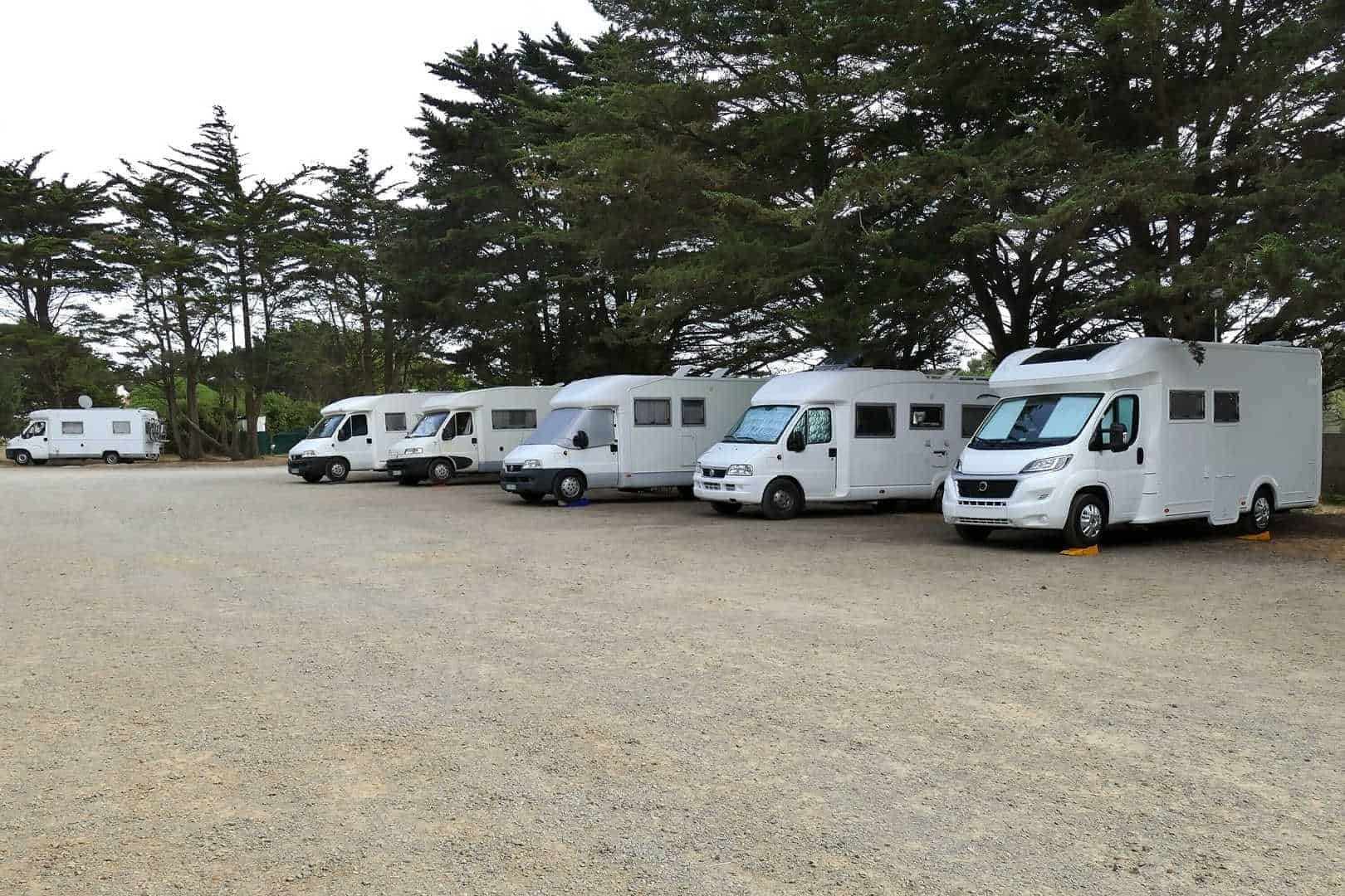 Motorhome Manoeuvring shutterstock parked motorhomes