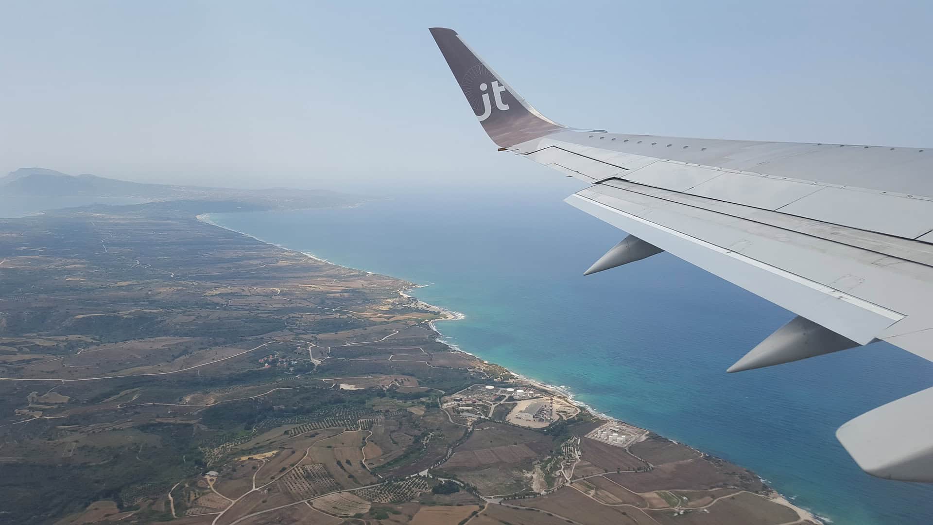 Insel von oben im Flugzeug Insel von oben im Flugzeug