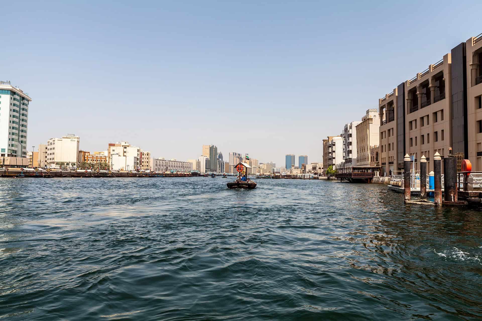 Ihr bewegt euch am günstigsten über die Wasserstraßen in den Vereinigten Arabischen Emiraten - an der Küste Ihr bewegt euch am günstigsten über die Wasserstraßen in den Vereinigten Arabischen Emiraten - an der Küste