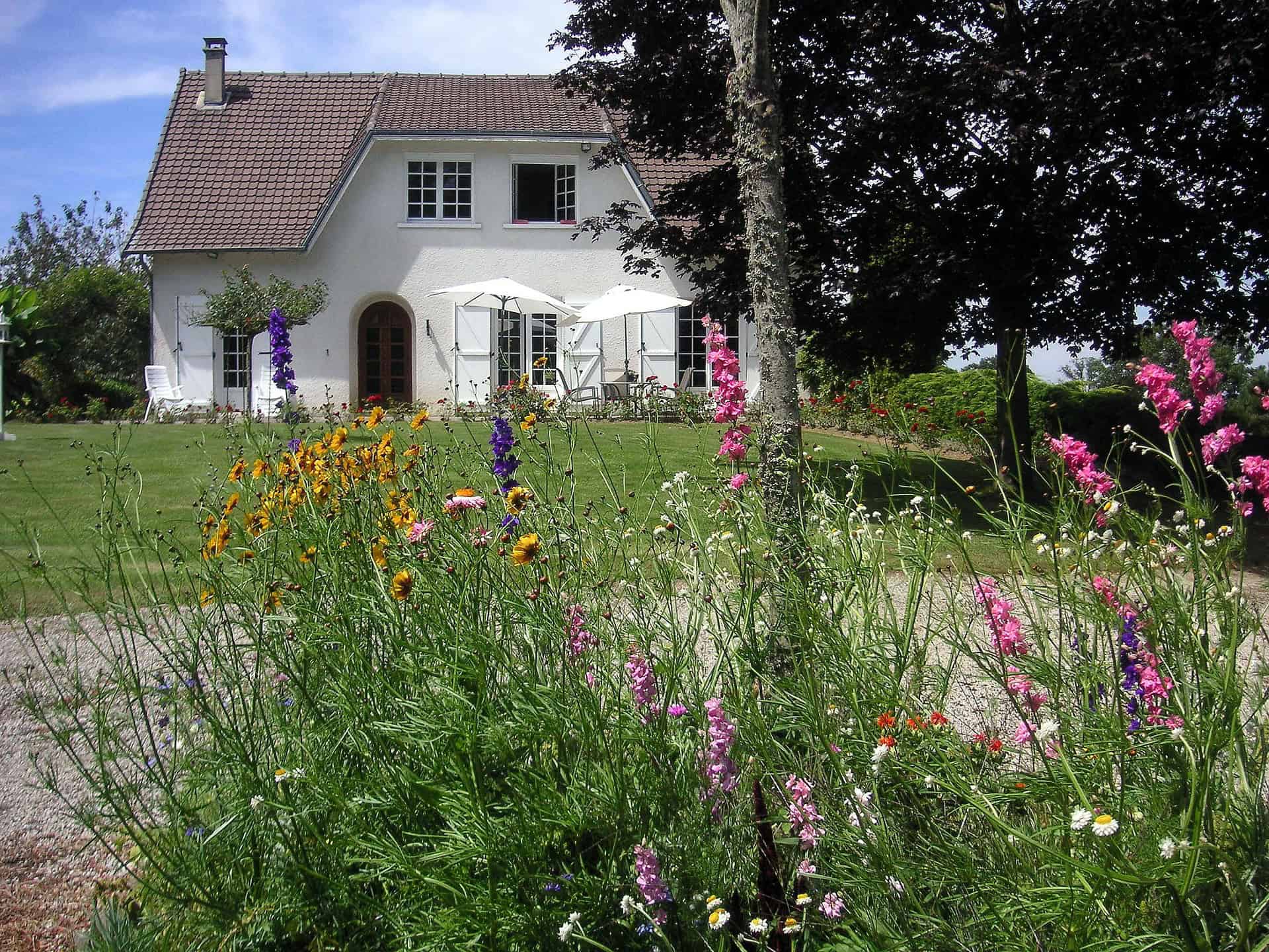 stunning cottage in the country minimalist home