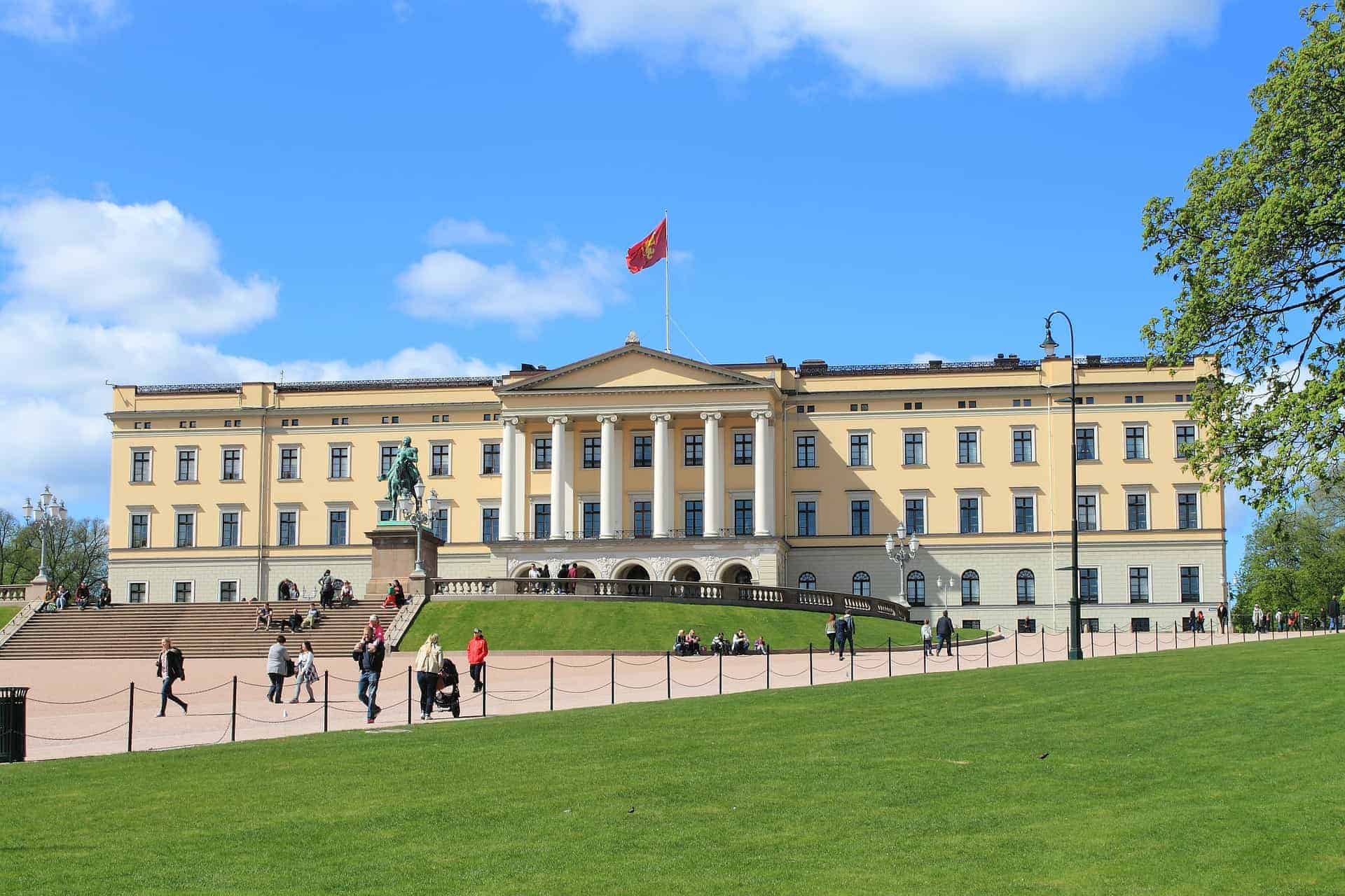 The Royal Palace best time to visit Oslo, things to do in Oslo, free things to do in Oslo, things to do in Oslo in every season, oslo in spring, oslo in summer, best things to do in Oslo