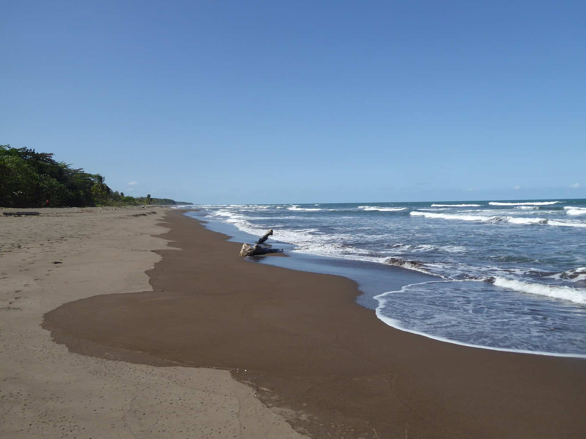 In dieser Region in Mittelamerika ist der Strand ziemlich dunkel In dieser Region in Mittelamerika ist der Strand ziemlich dunkel