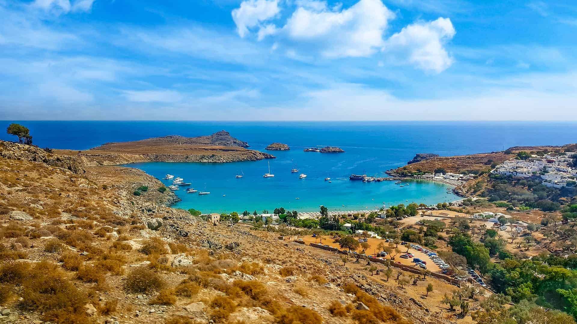 Lindos einer der beliebtesten Reiseziele für päärchen auf Rhodos Lindos einer der beliebtesten Reiseziele für päärchen auf Rhodos
