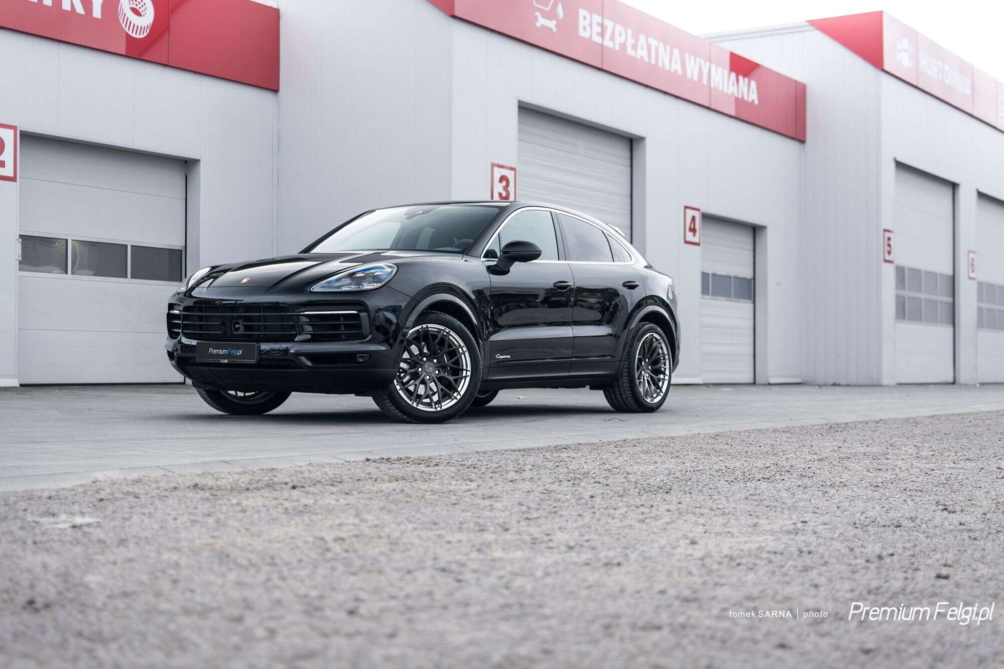Porsche Cayenne Coupe Black with BC HCS23 Aftermarket Wheels