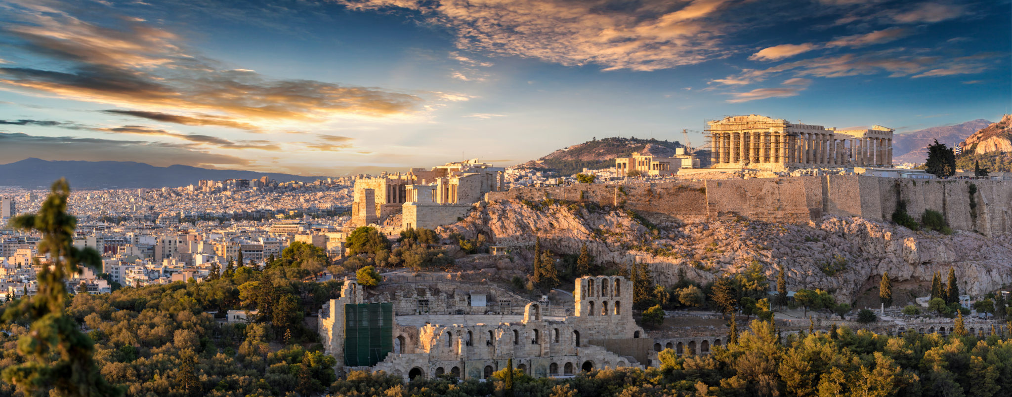 Traumhafter Blick auf die Akropolis Panorama der Akropolis von Athen bei Sonnenuntergang