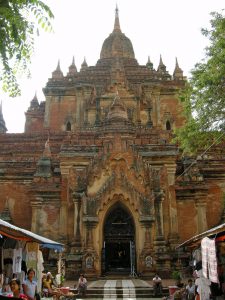 souvenir sellers at Sulamani temple Bagan