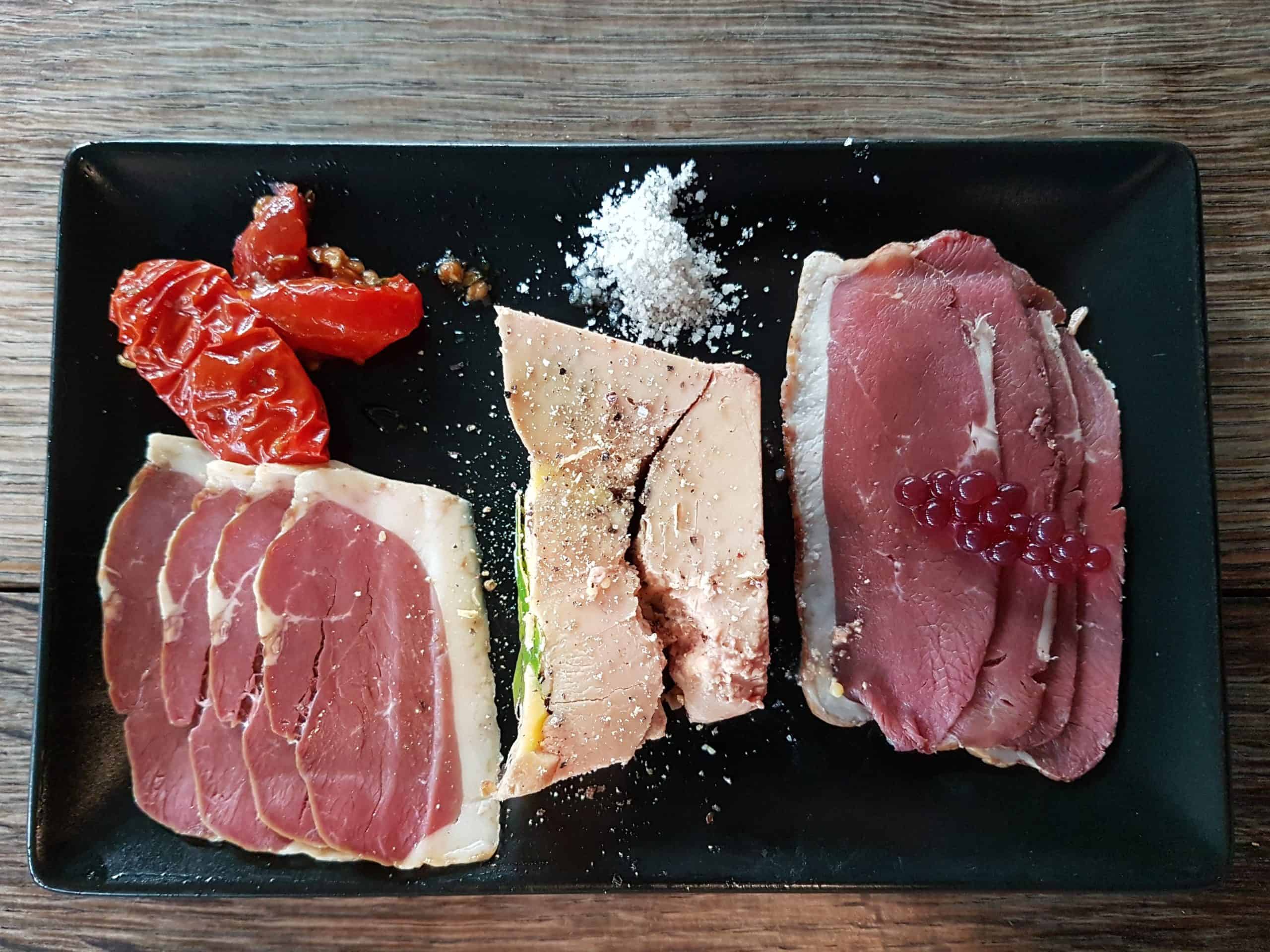 Planche de charcuterie chez le Vin dans les Voiles