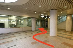カフェで右に曲がってさらにその先に