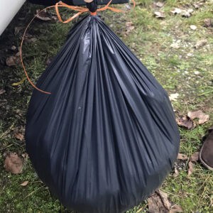 13 - Abfallsack gut verschließen und in den Restmüll werfen.