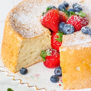 angel food cake with berries and confectioner's sugar