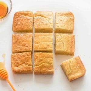 6 pieces of cornbread