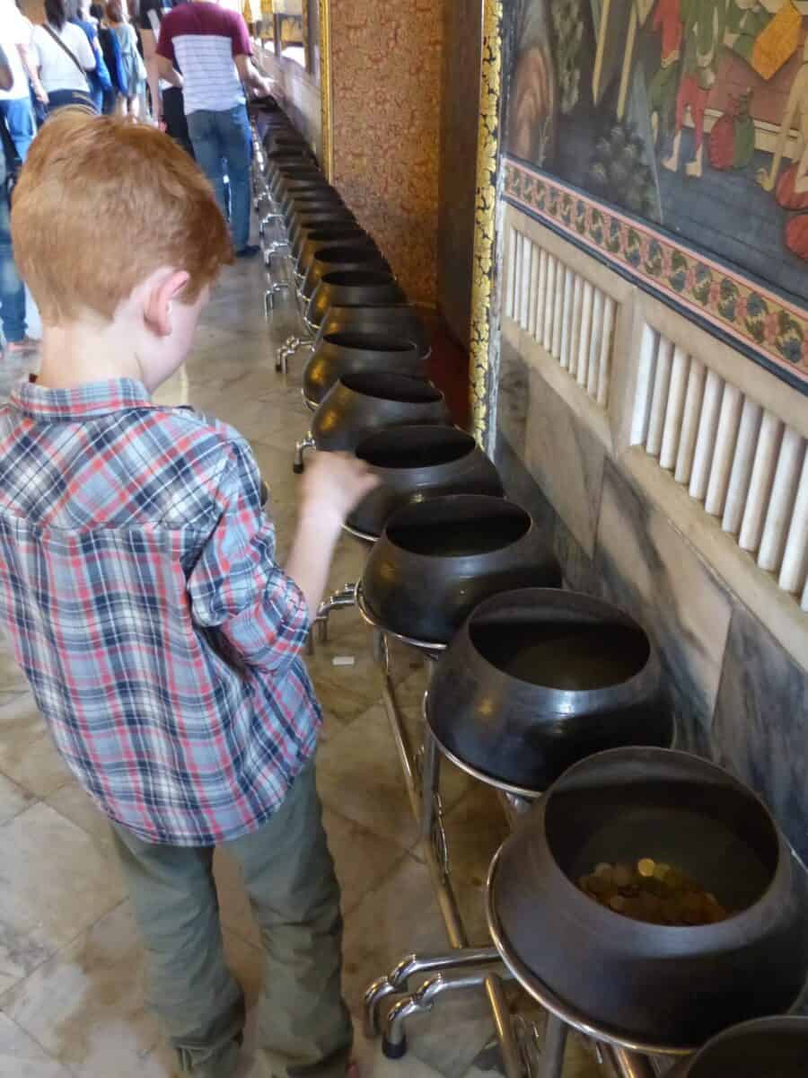 Mit Kindern in Bangkok Tempel besichtigen? Klar geht das. Bangkok Wat Pho mit Kindern