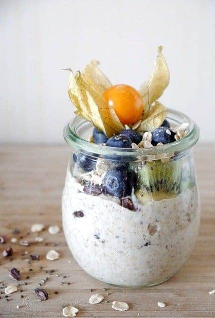 farina d'avena con yogurt e frutta