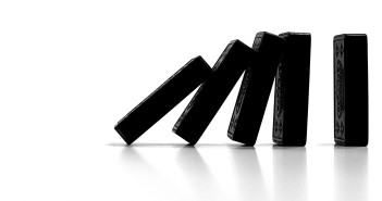 Ό,τι… πέφτει δεν είναι και στημένο! domino-peftei