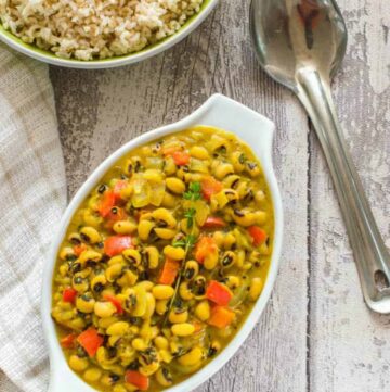 overhead shot of the curried peas