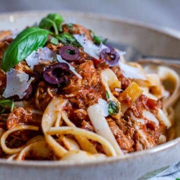 Side view of Chicken Marinara and pasta