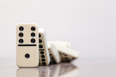 domino-free-fall