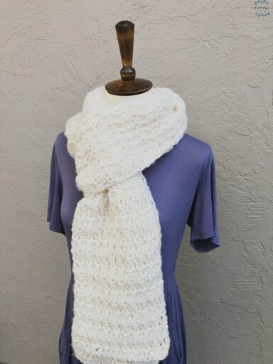 picture of long white chunky crochet scarf