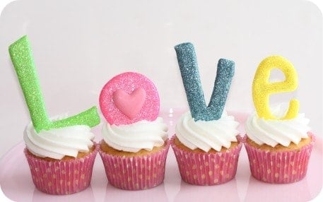 Valentines Day Cupcakes with LOVE cookies Valentines Day Cupcakes with LOVE cookies