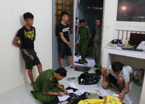 khám xét nhà nhóm tín dụng đen