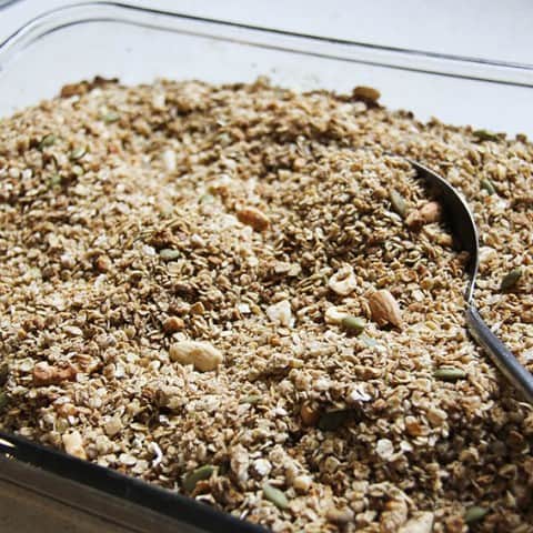 Almond & maple syrup granola - gluten-free & vegan by Trinity