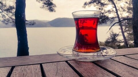Roter Tee
