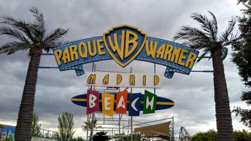 Logo corpóreo del Parque Warner